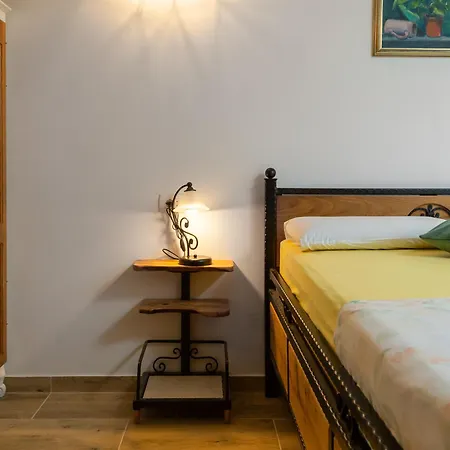 Apartament House Sai *